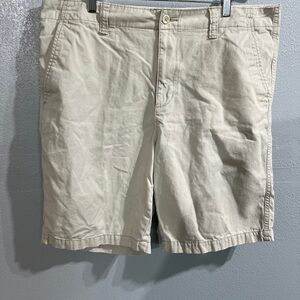 Old Navy Men's Beige Flat Front Shorts 38 lived in straight
